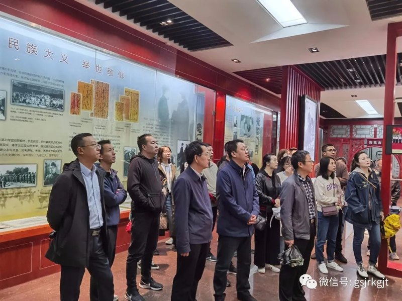 天水市政府金融辦、甘肅金控天水擔(dān)保公司、天水卓雅服飾公司黨支部聯(lián)合舉行主題黨日活動(dòng)